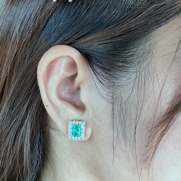 Natural Columbia Emerald nearly 2cts  (1.85cts) with Diamonds in 18K gold - Picture 3 of 6